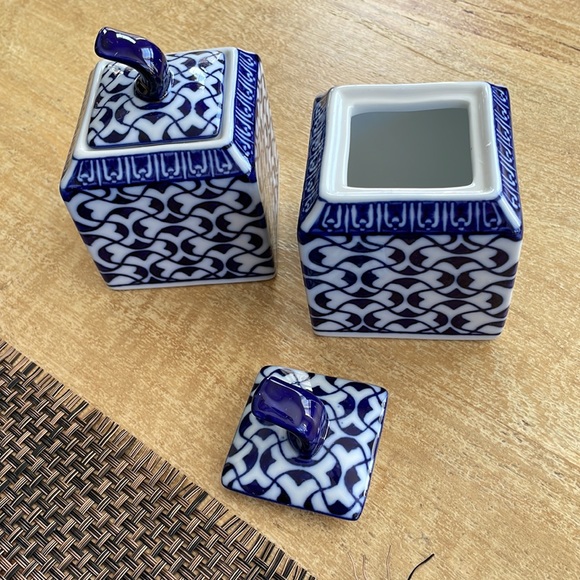 Set of 3 Porcelain Blue/White Condiment Jars With Tray - Picture 5 of 16